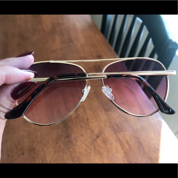 Quay Australia “Starry Eyed” Aviator Sunglasses - Picture 2 of 3